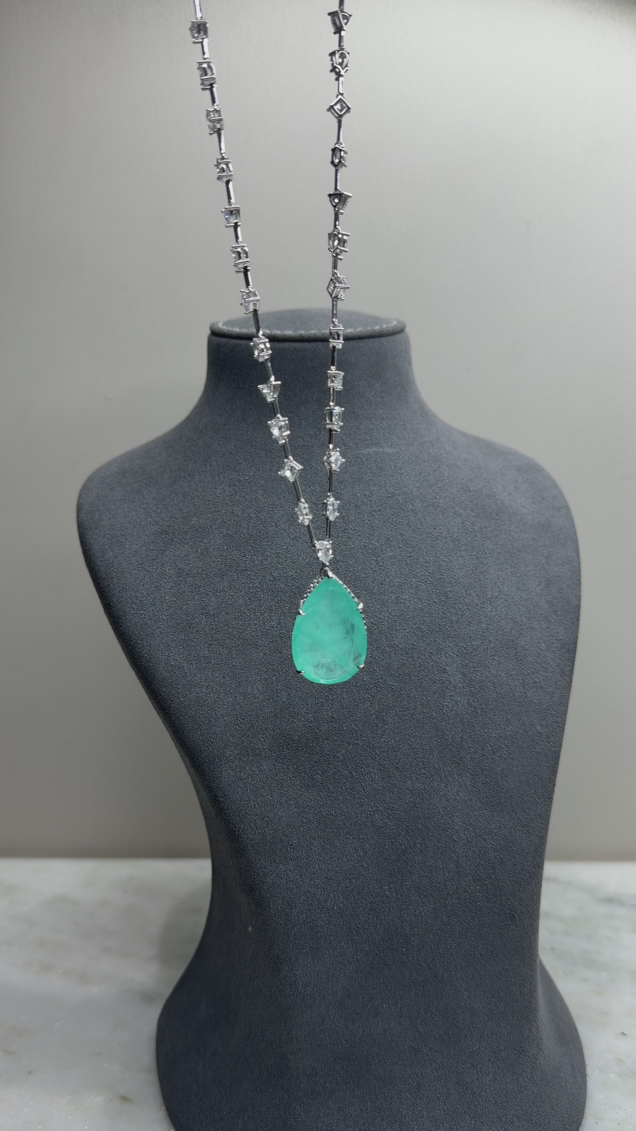 Emerald Majesty Necklace