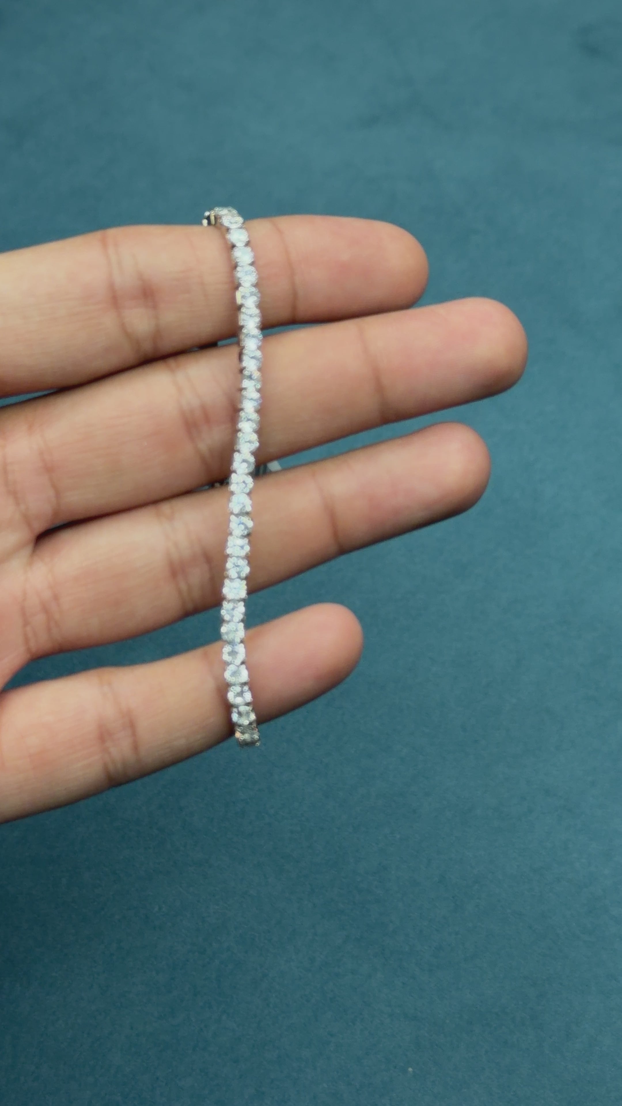 Solitare stone elastic stretch bracelet in 925 sterling silver
